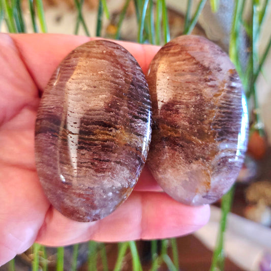 Thousand Layer Quartz Palm Stone