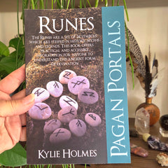 Pagan Portals - Runes