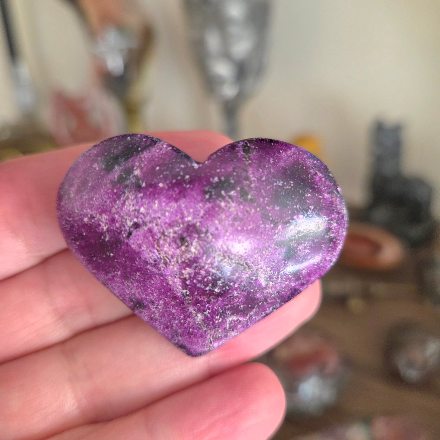 Stichtite in Serpentine Heart