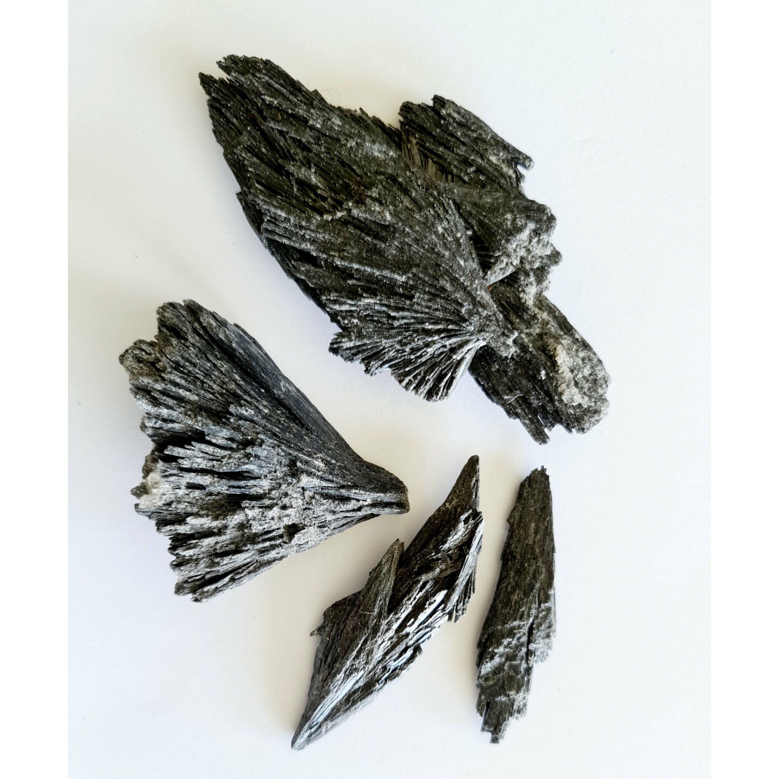 BLACK KYANITE